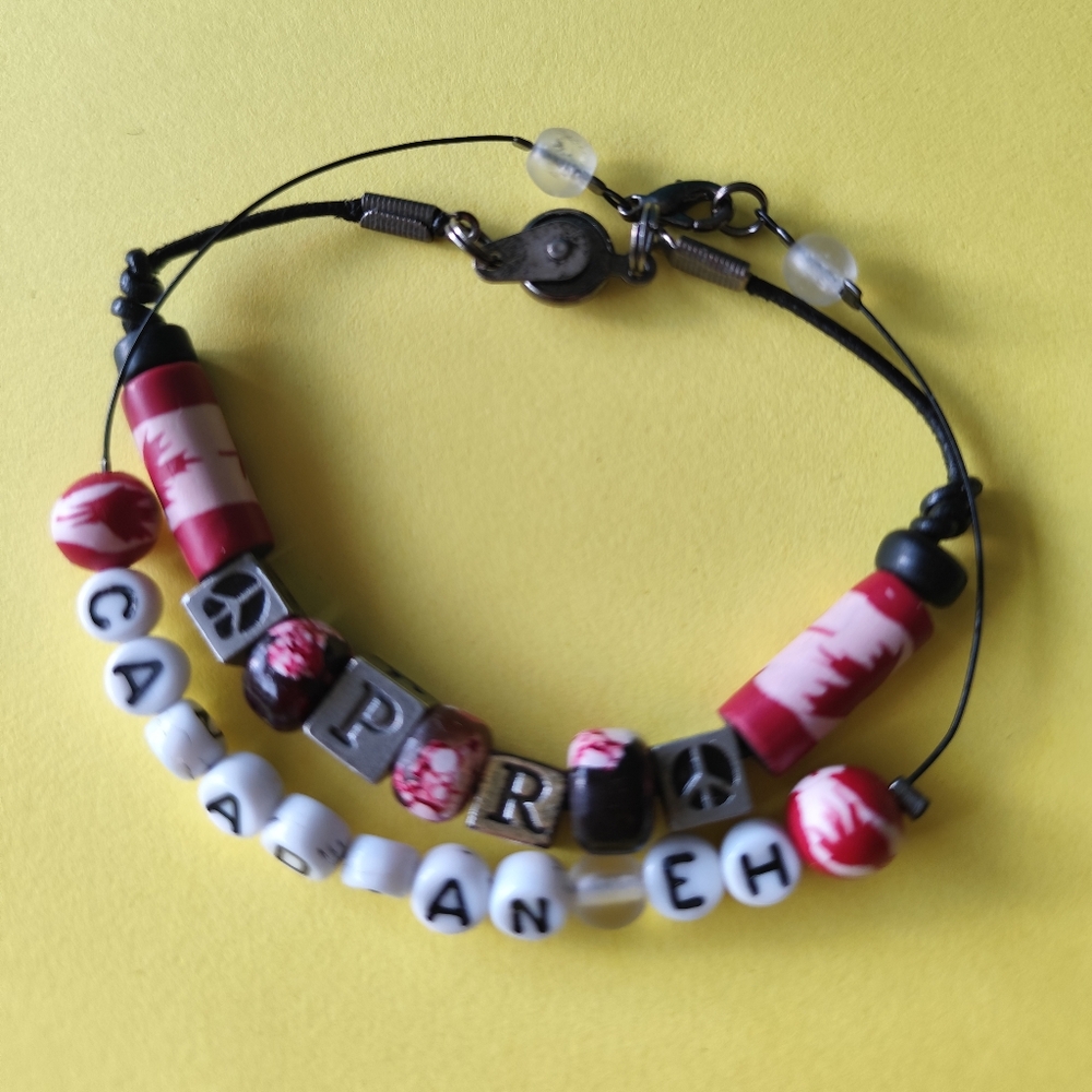 6/$20🔖Set of 2 Canadian theme bracelets